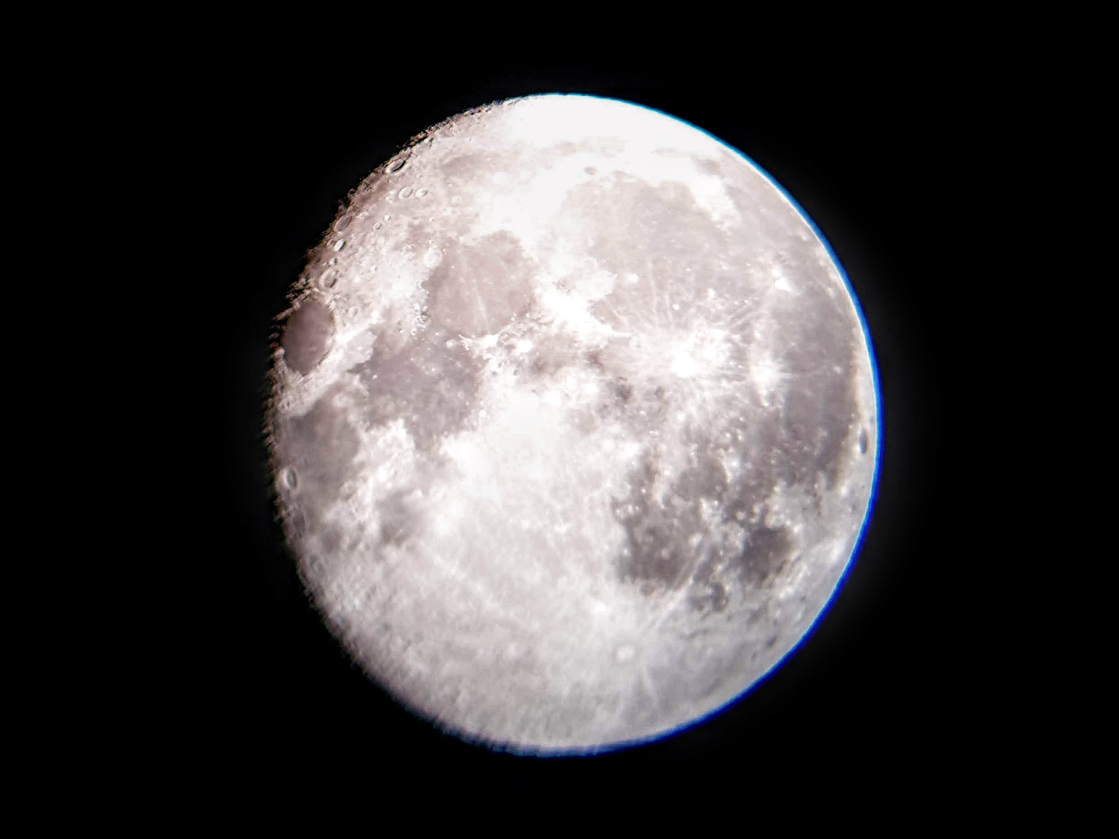 Mond – Mein erstes Astrofoto, der Mond durch das Okular