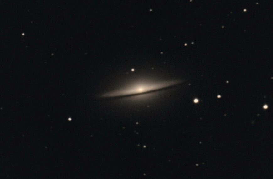M 104 – Die ziemlich tiefe Sombrero Galaxie