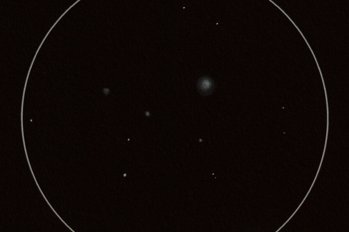 M 87 – Eine Galaxie der Superlativen (NGC 4476,4478 u. 4486) (Zeichnung)