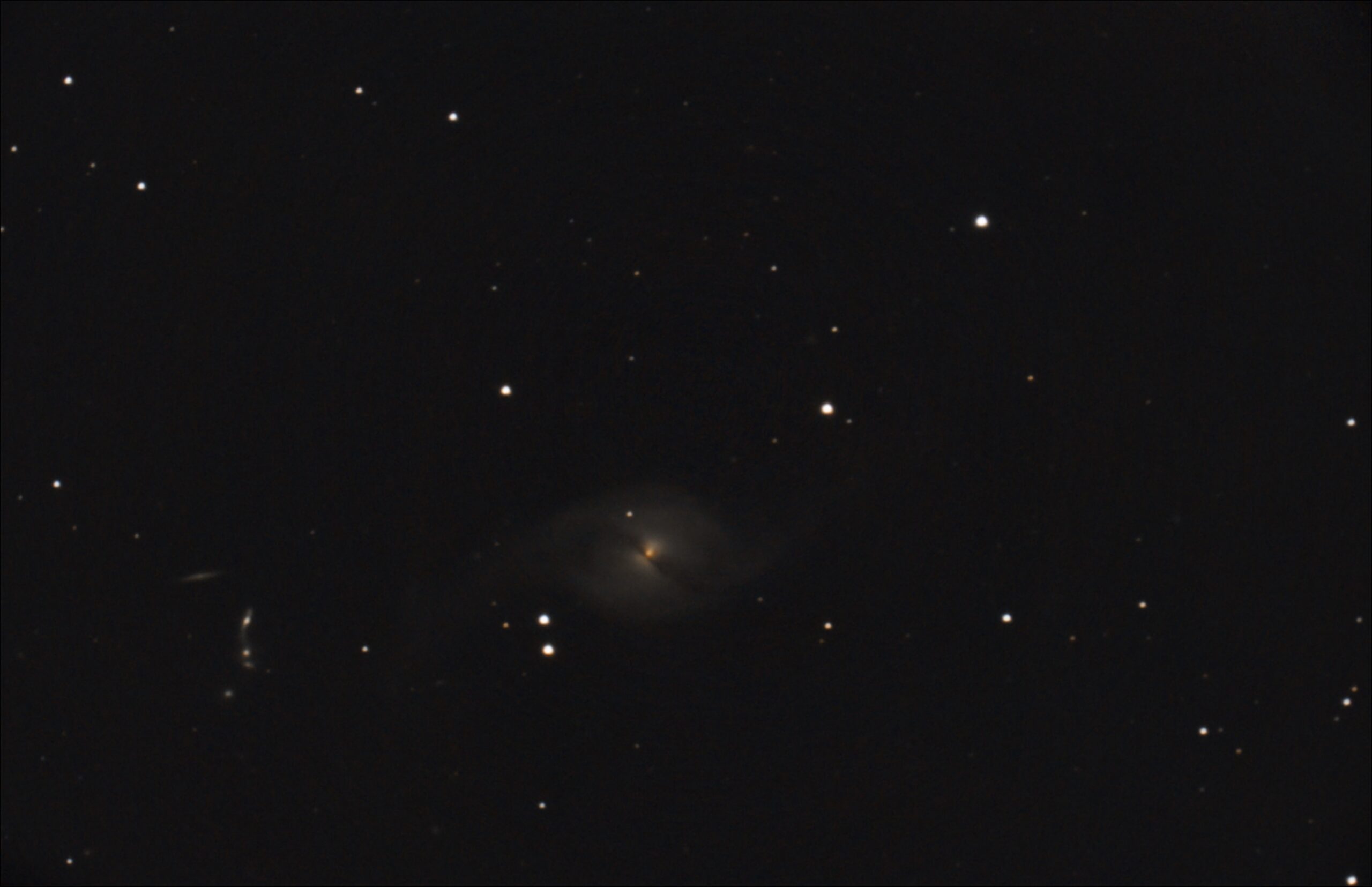 NGC 3718 – Viel Ausschuss in der Irregulären Galaxie